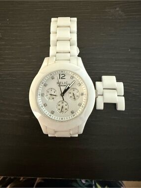 Women’s relic watch water resistant